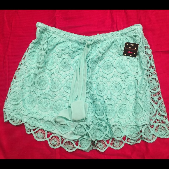 Pants - NEW 🌸 Teal Lace Shorts Size 1X